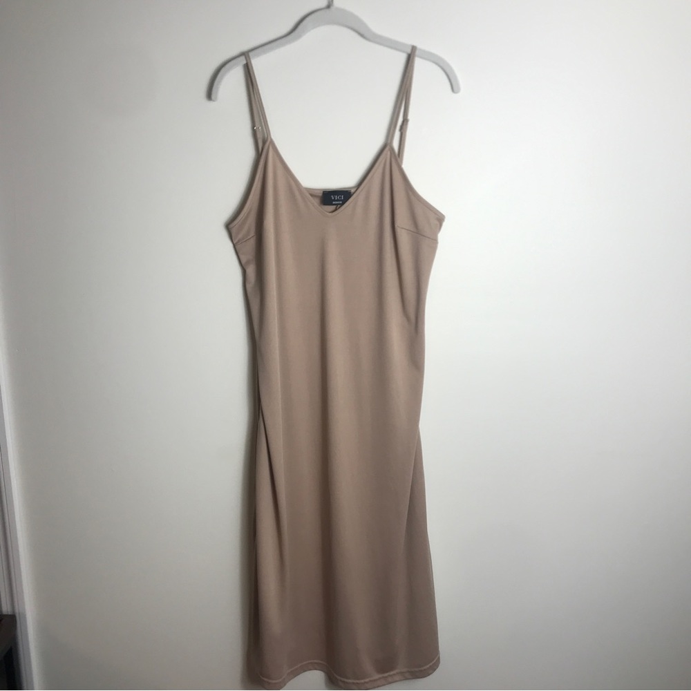 Women’s VICI Slip Dress Tan M